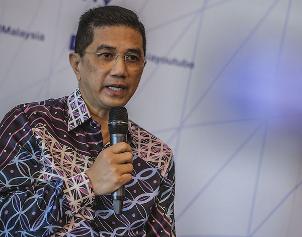 Azmin announces Safe@Work bubble for manufacturers, allows continuity in sector