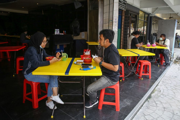 Latest CMCO dine-in rules: Maximum of four people per table in Selangor, KL, Putrajaya; takeaway and delivery only for Sabah