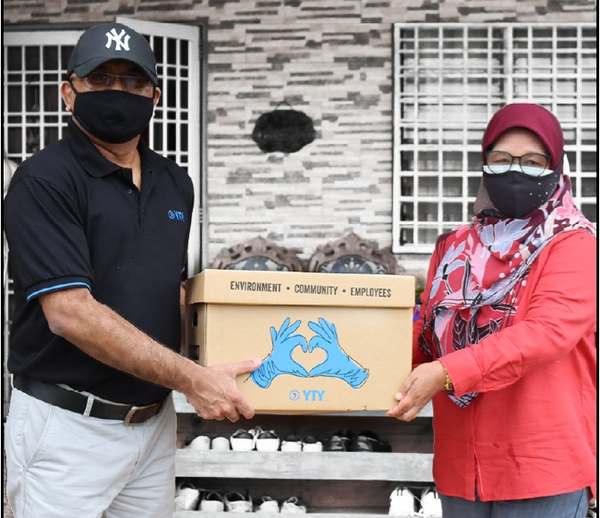 YTY donated over 900 care packages in celebration of Malaysia’s National Day